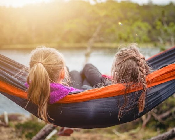 Quelles méthodes pour enseigner l'économie domestique aux adolescents de manière interactive ?