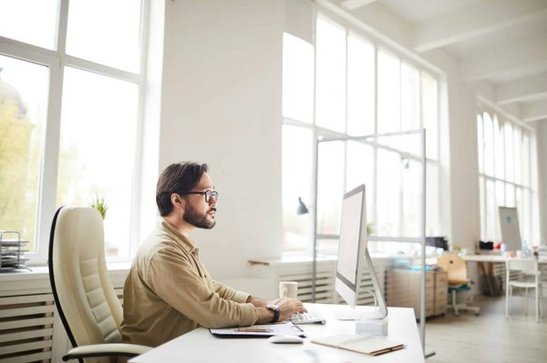 Médias pour entrepreneurs : stratégies pour réussir en 2025